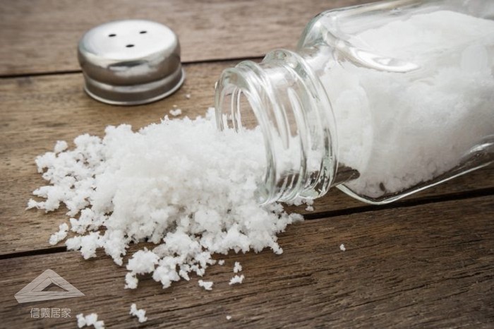 意想不到的鹽巴清潔法　鍋碗杯變乾淨