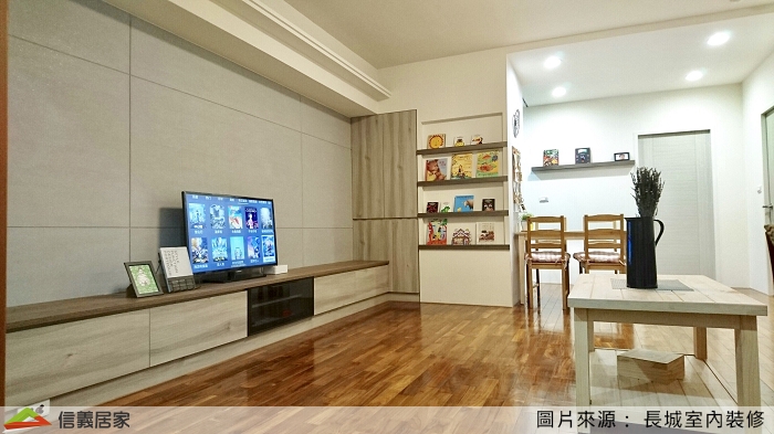 全案鋪陳淡黃色燈光，並操作細緻的明暗變化。公共區聽最為明亮，進入房內後光線更為低調