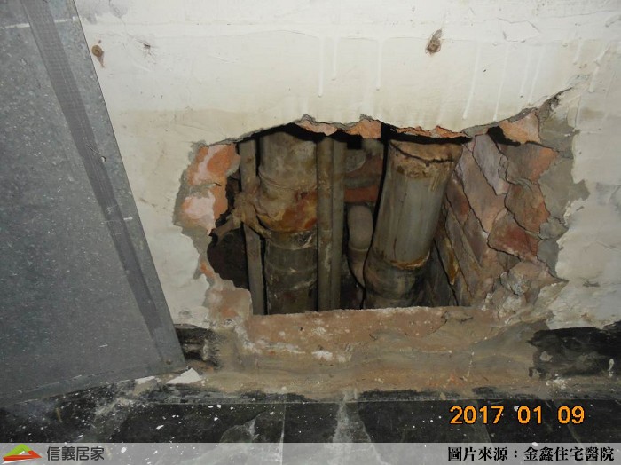 浴室管道間漏水，常造成浴室管道間外牆壁癌（由天花板延伸至地面） ，且樓下住戶亦有相同狀況發生；管道間內部漏水多屬給排水管路漏水，宜請全體住戶配合處理。