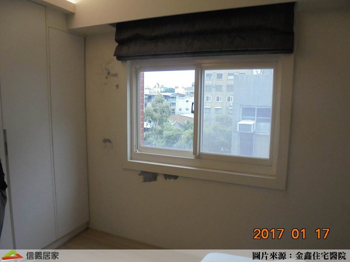 內牆開口漏水房屋對外窗戶、冷氣口或排氣口，常因雨水沿開口端滲入內牆，進而造成漏水或壁癌，需由外牆加強防水為宜。而一般型冷氣口非密閉性窗口，無法杜絕大風雨期間造成的漏水，多以改裝為分離式冷氣之方式處理。