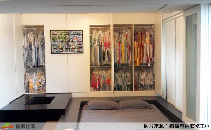 利用臥室牆面規劃成大型衣櫃，即使坪數不大、一樣擁有完善的收納空間