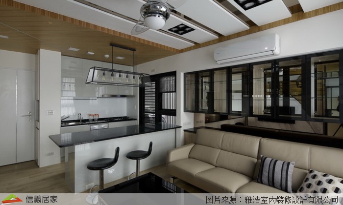 用長度加深的中島就能同時創造出吧台和櫥櫃功能