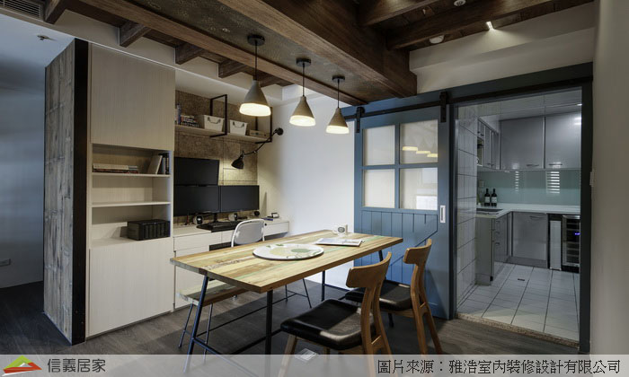 試試以棧木樓板及假桁木樑結構化解大迫感,讓棧木樓板的縫隙透出來自閣樓的光,作為餐廳光源的延伸
