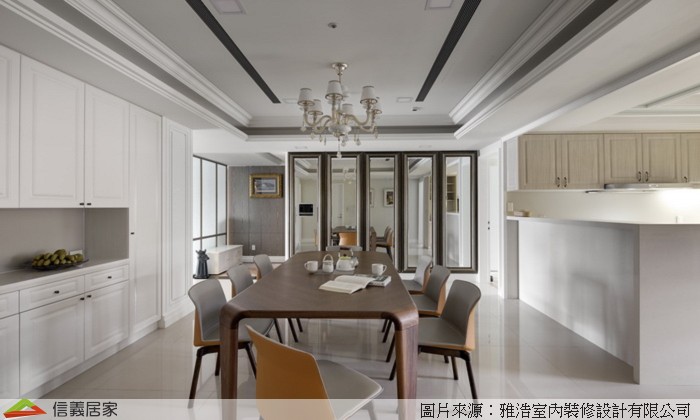 餐桌設計為圓弧無角，避免碰撞時受傷，美觀安全都兼顧。