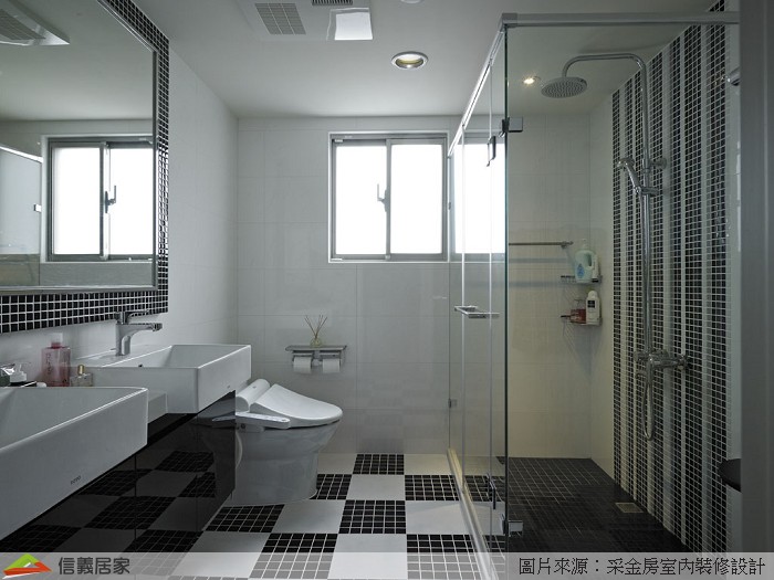 拉皮翻新時必做3大工程『管線老舊更換、地磚膨拱整理、窗框滲水修補』，尤其中古屋的漏水問題大多出現在衛浴、廚房及對外的鋁門窗等，建議衛浴、廚房必做「全室防水」，有管線的那面牆及地板的防水工程不可少，而浴室門檻要做的確實並設計洩水坡，水氣才不外流！把以上三個區域的施工做紮實，可以大大預防入住後的維修問題喔！