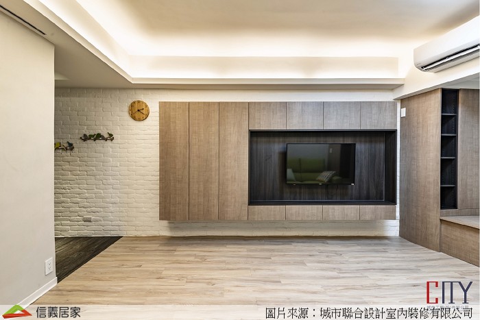 濃淡適宜的暖度讓人可以適度放鬆，而米色與各種設計搭配也不會顯得過於突兀。 以米色為底的磚牆，與木質系統櫃的規劃，將木質調的溫暖絲絲透出，在寒冬中進到室內，馬上就能感受到家的溫暖。