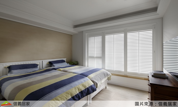 隱型鐵窗看似沒有白鐵窗來的堅固，其實隱型鐵窗的鋼索源自日本原料進口，一般剪刀無法輕易剪斷，需使用逃生鉗才可剪開，所以並非輕易就能破壞。