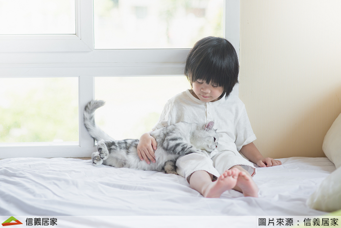 即便是六歲以上的孩童，也容易因為一時疏忽發生不可挽回的意外，尤其小朋友正處於好奇心時期，喜愛攀爬高處一個不穩就容易造成不慎墜樓的意外頻傳，為了預防悲劇發生，４大危險地帶每周打掃時都需再次檢查