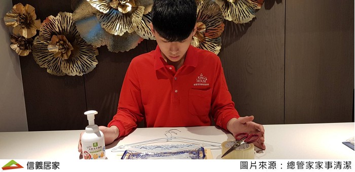別以為束線帶卡死就拔不出來，只要將卡住的地方向下壓，拉開後就能解開卡死的部位囉～解開後的束線帶是可以重複使用的，接下來就來告訴你4種生活中運用束線帶的小妙招吧！