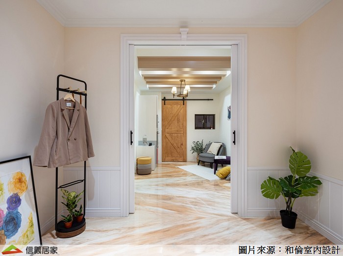 門後掛勾,任意穿脫也不怕沒地方放