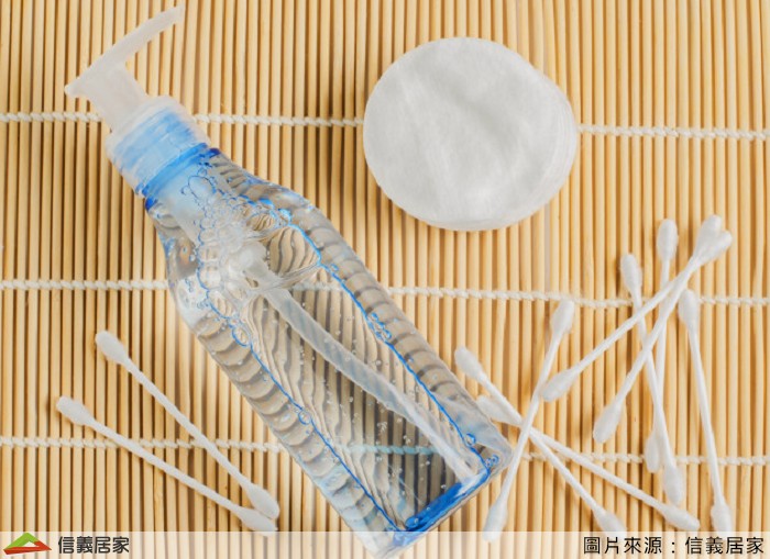 ▲有些化妝水含有酒精成分在，就算過期拿來清潔也具有一定的清潔力。