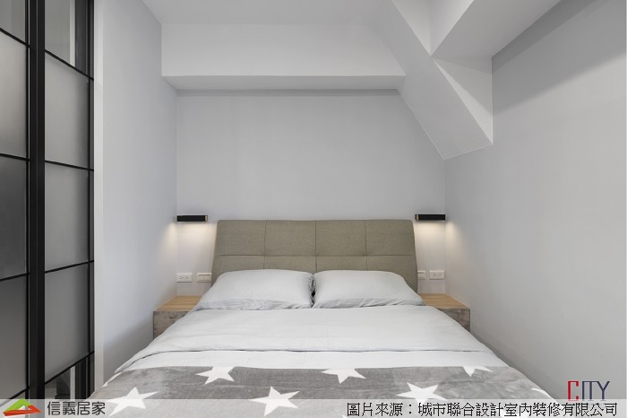 白色臥室室內裝潢設計，包括床裝潢圖片