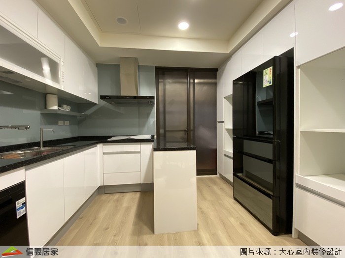 融入隱藏式櫃體，創造純粹自然的好居所