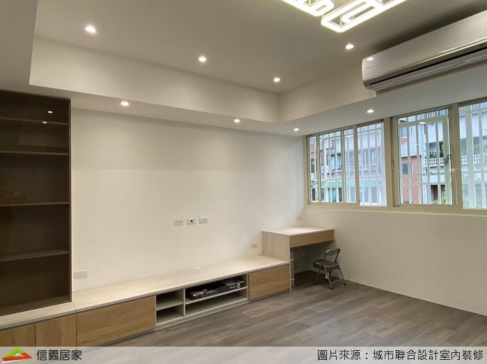 白色客廳室內裝潢設計，包括收納櫃、電視櫃、置物櫃裝潢圖片