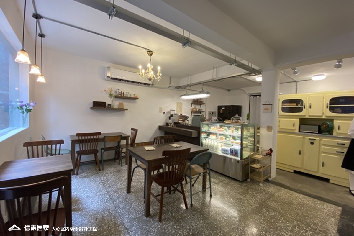 白色餐廳,白色商業空間室內裝潢設計，包括吊燈、餐桌、餐椅裝潢圖片