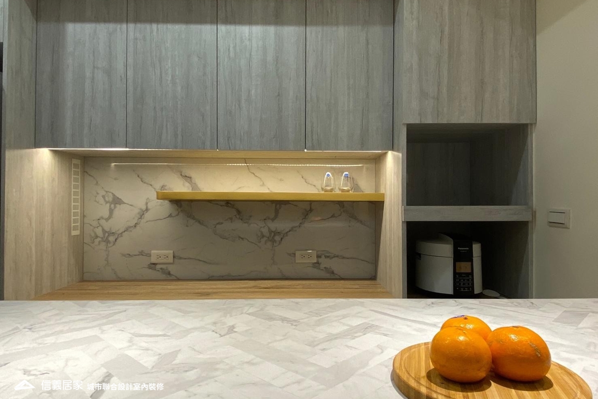 米色餐廳室內裝潢設計，包括置物櫃、吧檯裝潢圖片