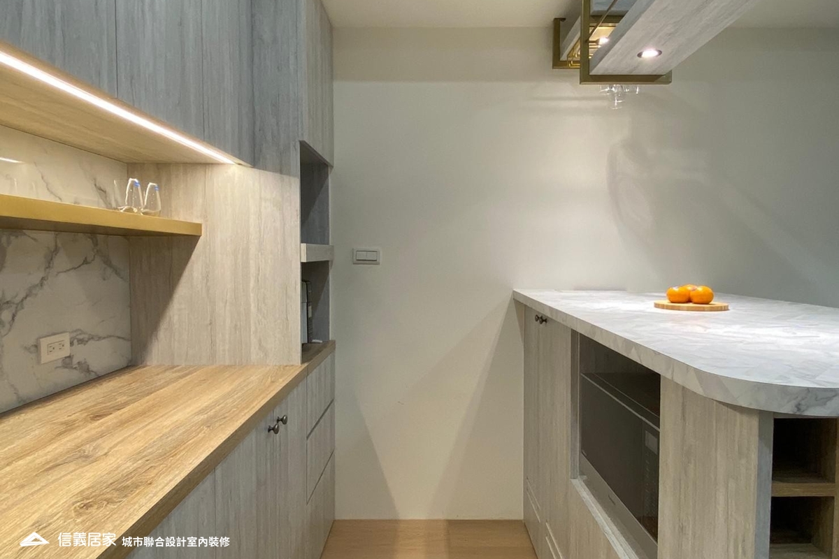 米色餐廳室內裝潢設計，包括收納櫃、置物櫃、吧檯裝潢圖片