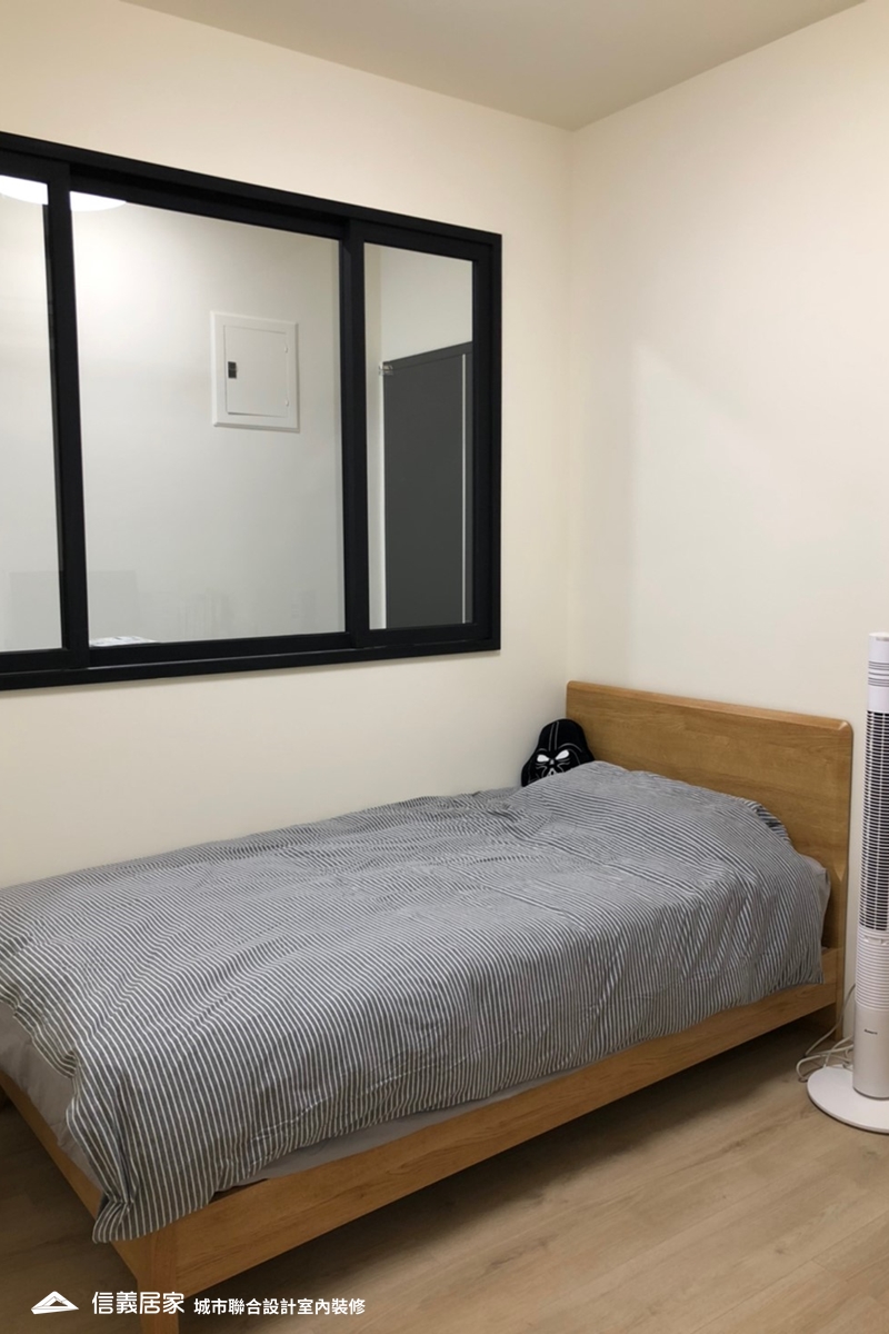 白色臥室室內裝潢設計，包括床裝潢圖片