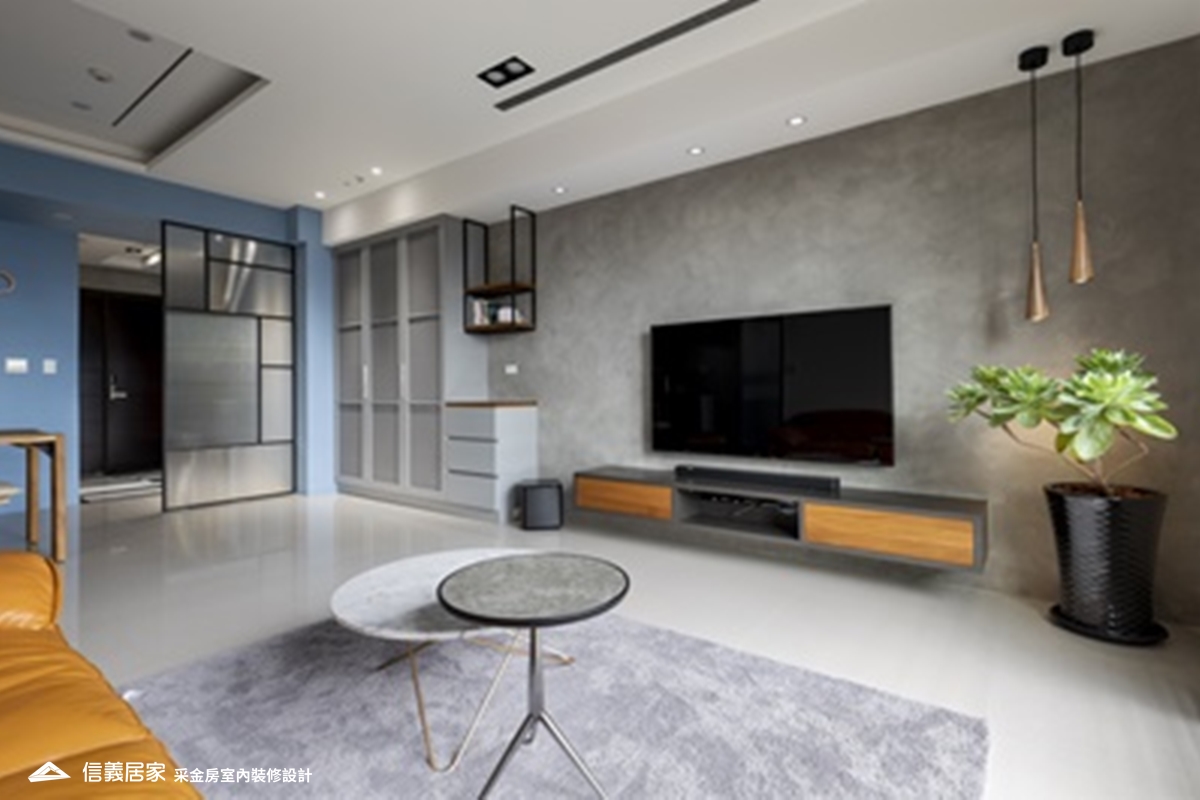 鐵件搭襯皮件，完美比例打造英倫輕工業風