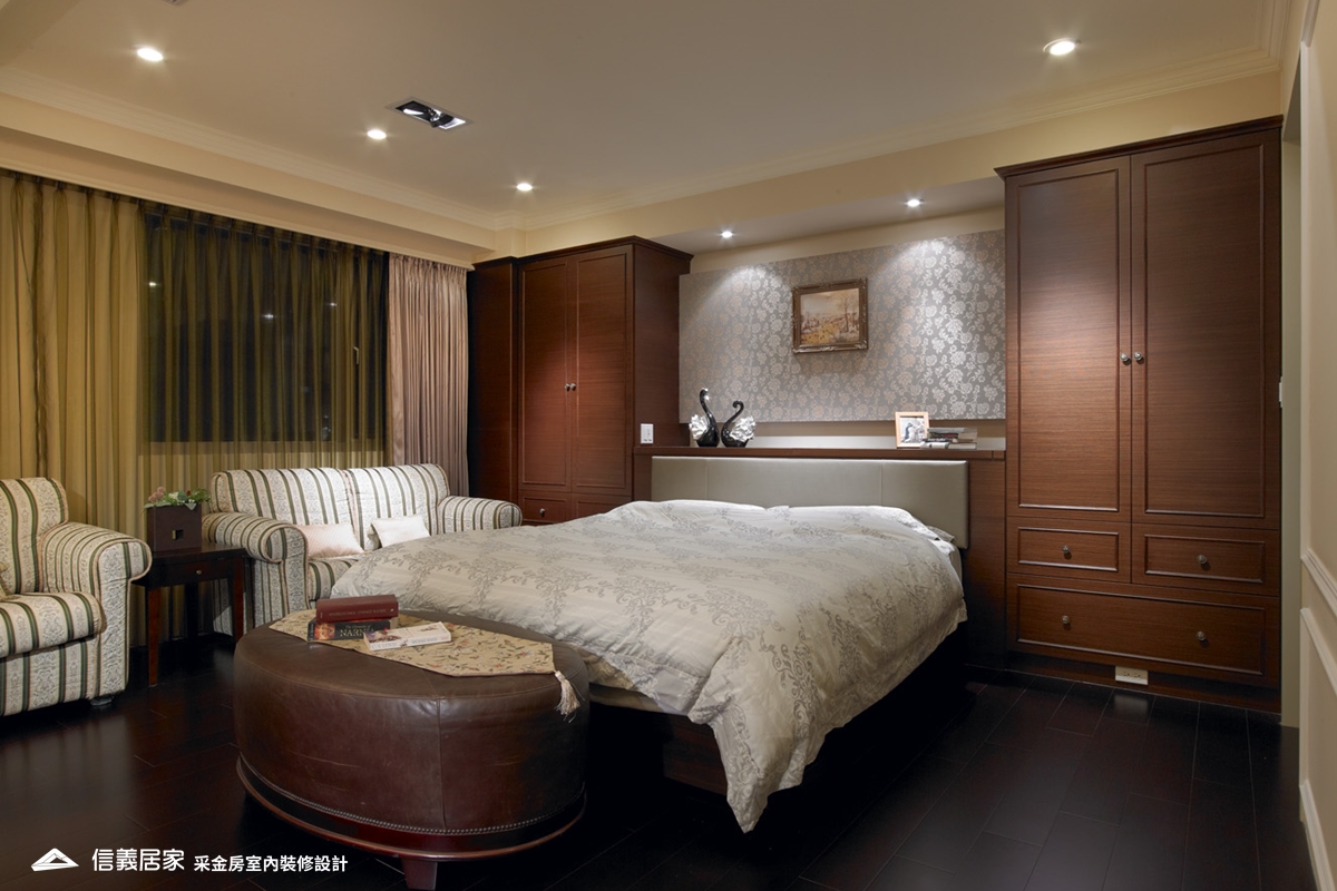 咖啡色臥室室內裝潢設計，包括床、收納櫃裝潢圖片