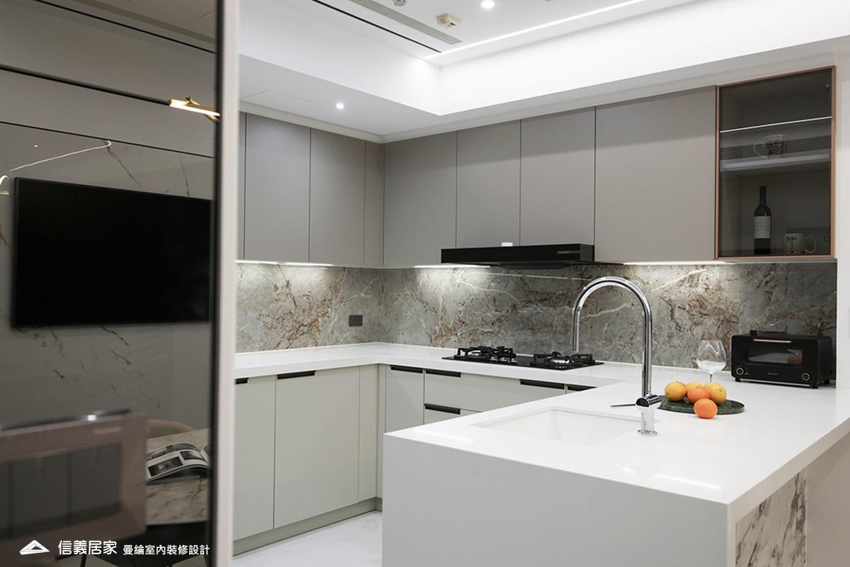 廚房-2-大理石 大板磚 烤漆 藝術漆 鍍鈦飾條 明鏡