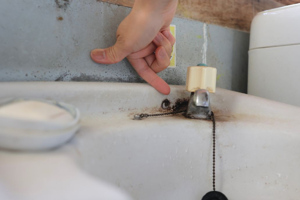 洗手台卡水垢刷不乾淨