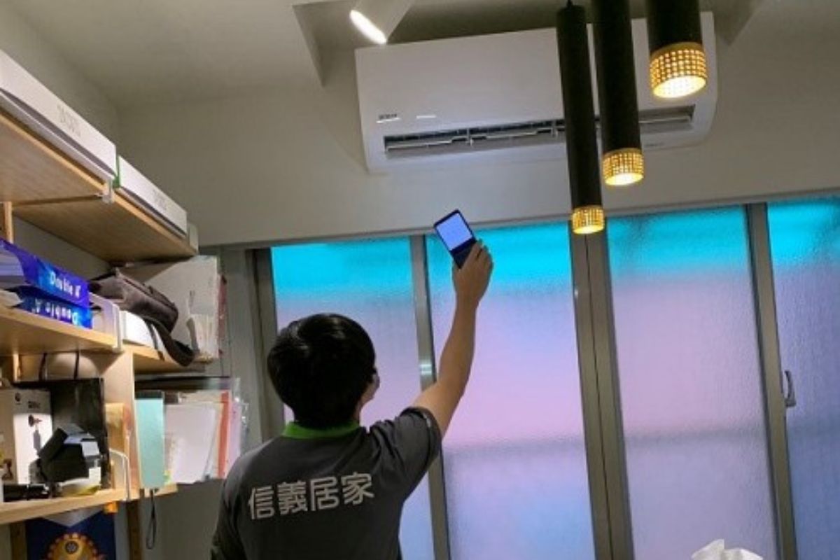專業清洗人員冷氣清潔前檢測評估施作