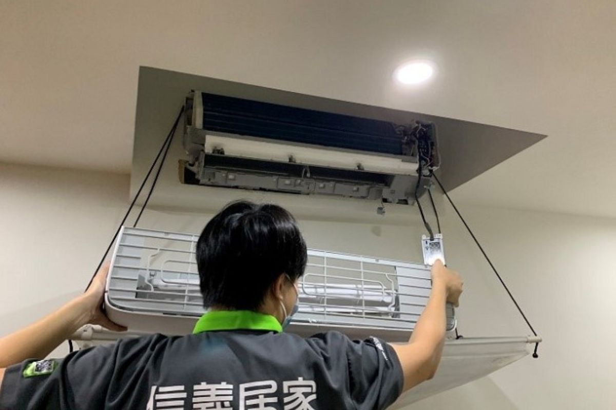 拆除冷氣外殼裝上防護設備