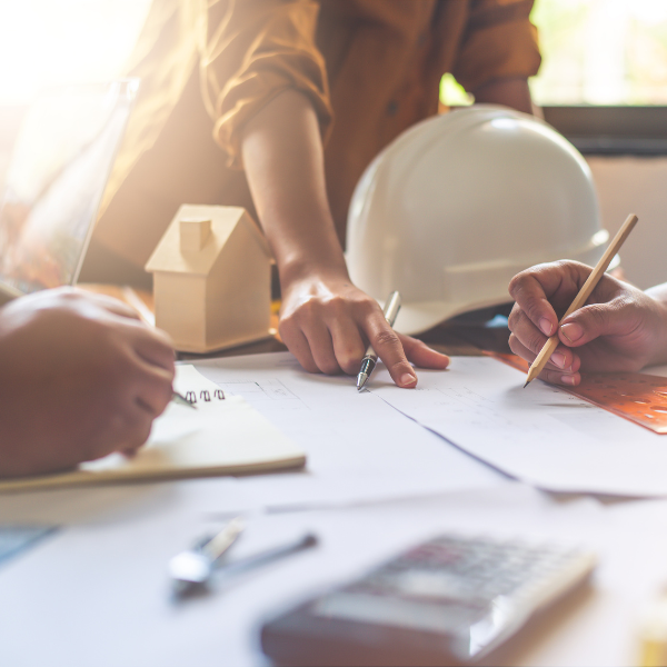 為了能有效全面評估各項專案,我們集結不同專業背景的結構技師、土木技師、營建專業工程師等,橫跨隔震制震、結構補強、防水、裝修等多元領域,賦予每項專案不同視角的檢驗及品管。 從設計規劃到現場施工,每個作業流程皆嚴格把關施作細節,針對各施工階段做不同角度檢驗,藉以發展出完善的標準作業流程,無論大小規模的工程都能實踐『高品質、無瑕疵』的目標。