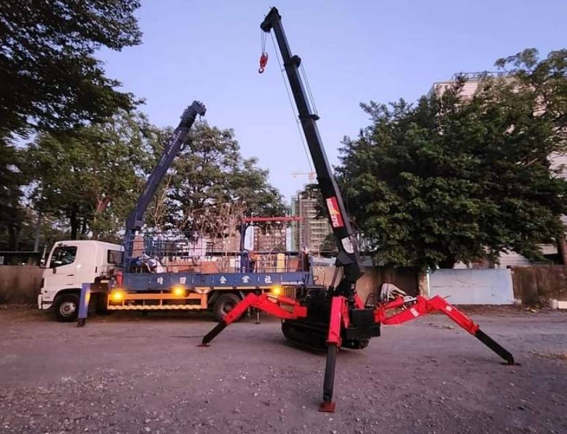 專業吊車設備,配備多台合格吊車與升降平台