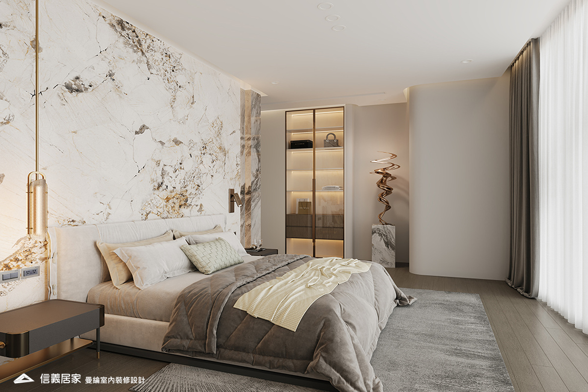 主臥-1-退休宅 輕奢風 大板磚 鍍鈦飾條 格柵 美術吊燈