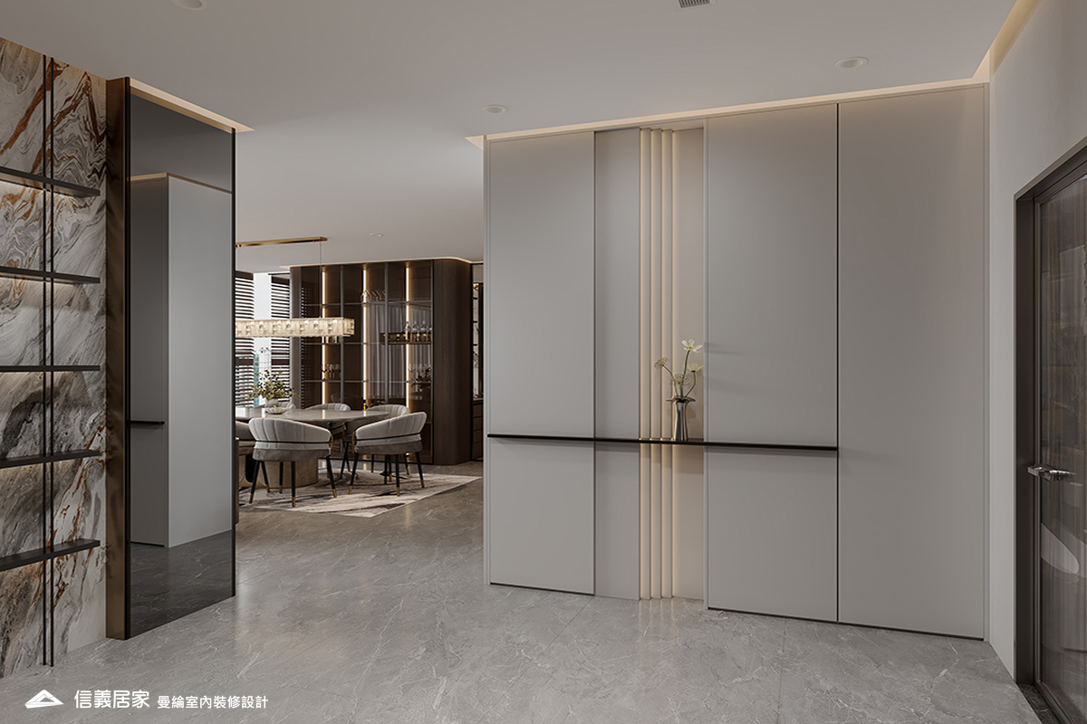 廊道-1-退休宅 輕奢風 大板磚 鍍鈦飾條 格柵 美術吊燈