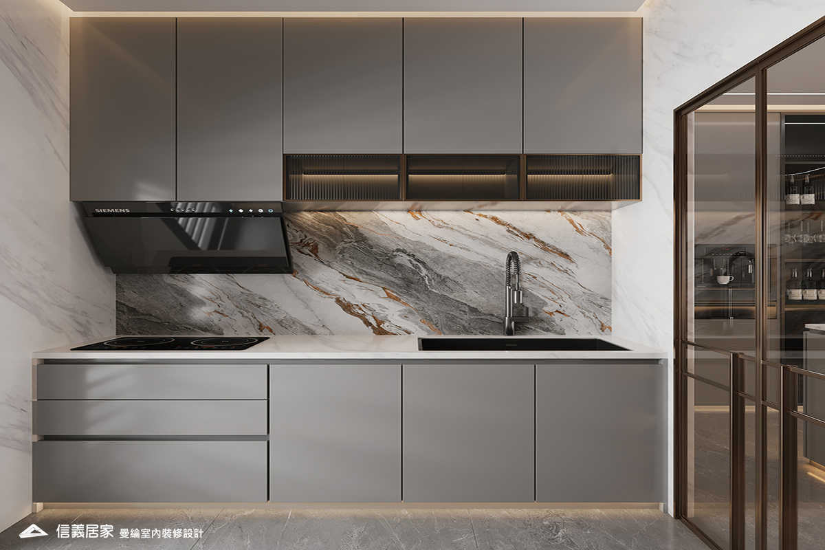 廚房-3-退休宅 輕奢風 大板磚 鍍鈦飾條 格柵 美術吊燈