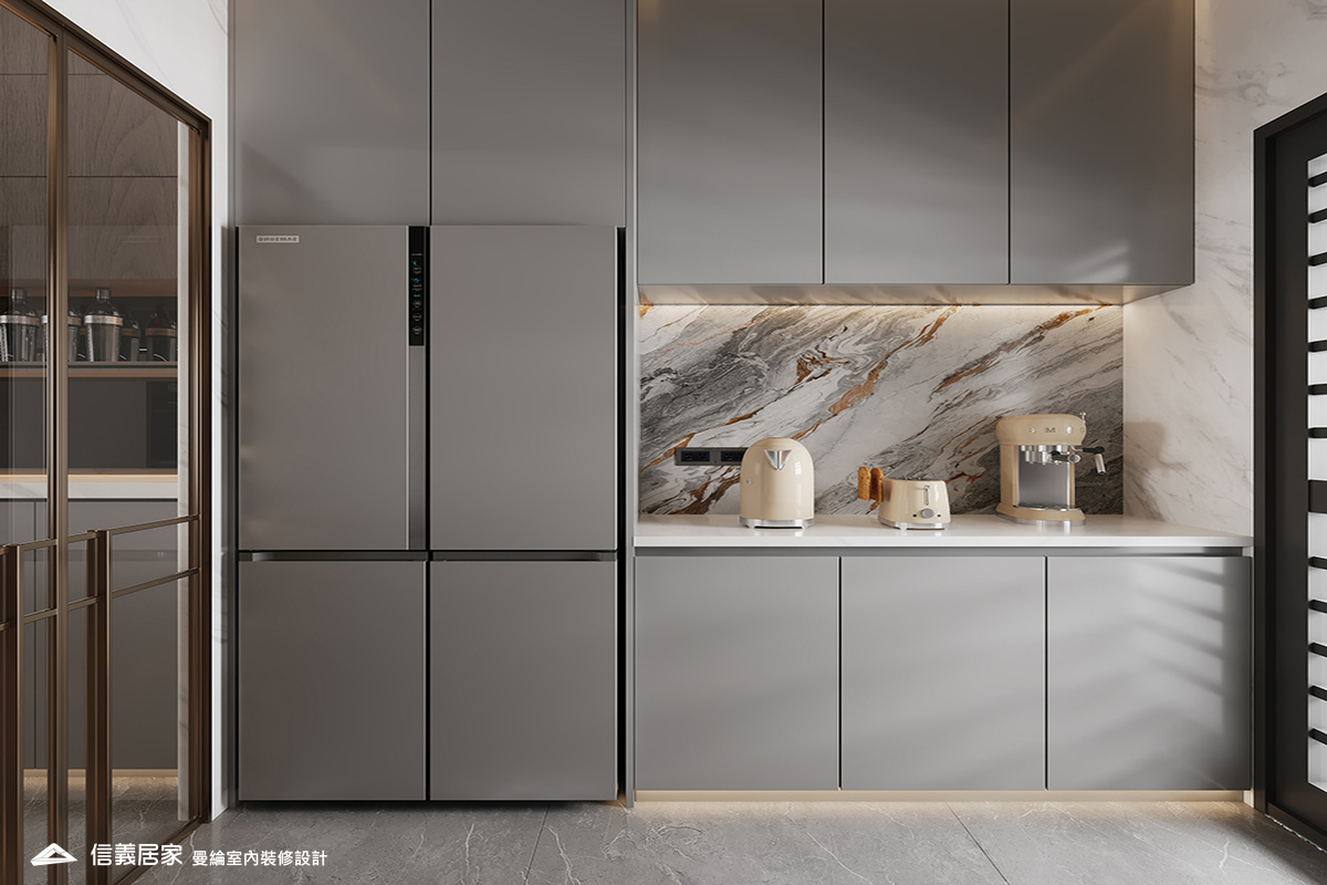 廚房-4-退休宅 輕奢風 大板磚 鍍鈦飾條 格柵 美術吊燈