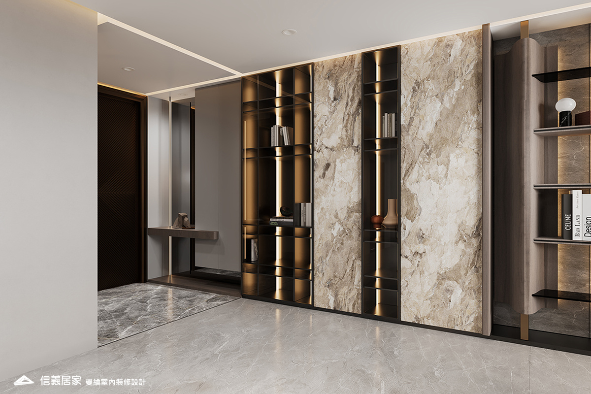 玄關-2-退休宅 輕奢風 大板磚 鍍鈦飾條 格柵 美術吊燈