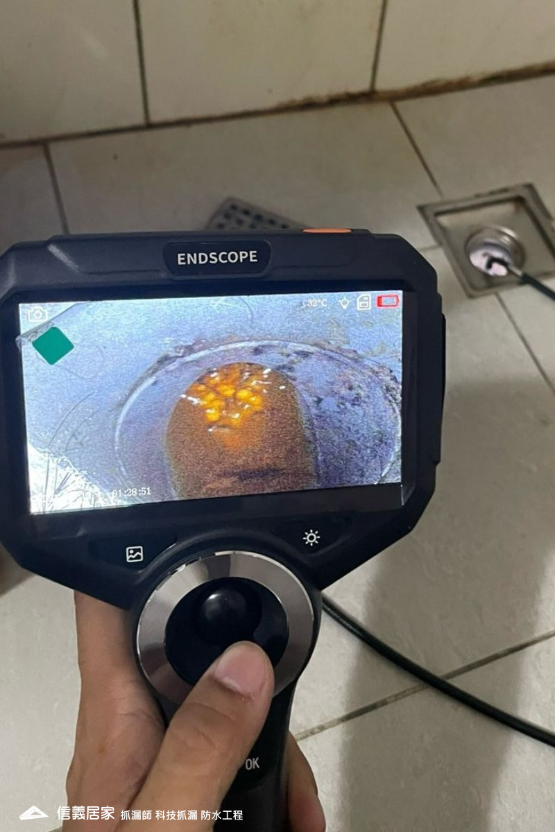 22科技抓漏｜浴室漏水檢測工程 進行色水檢測與壓力測試，確認牆面內部滲水來源
