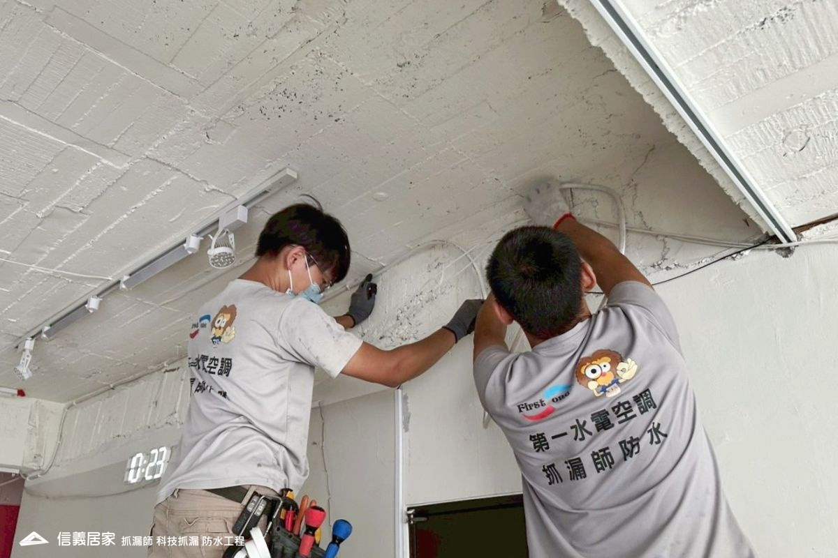 36天花板修繕工程｜天花板漏工程 樓上滲水導致天花潮濕