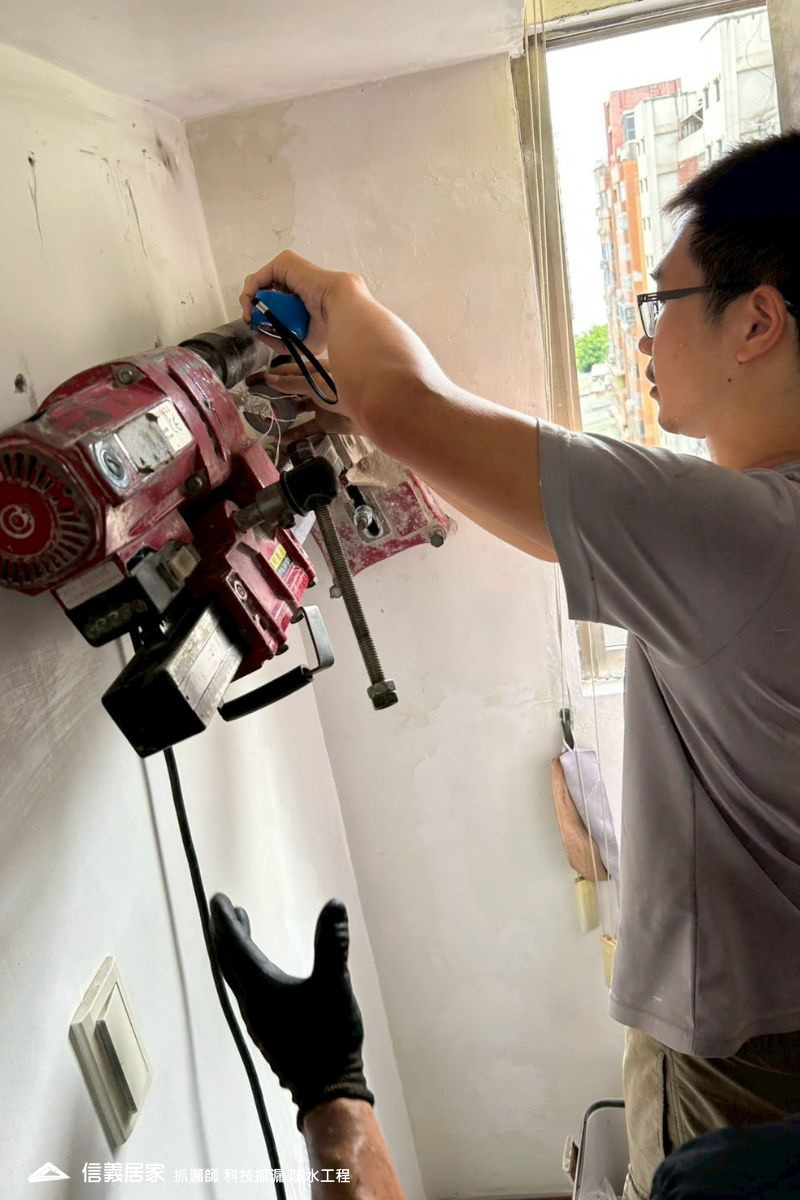 9空調整修工程｜空調木作工程 冷氣出風口與木作裝飾整合施工，改善外觀與維修便利性 