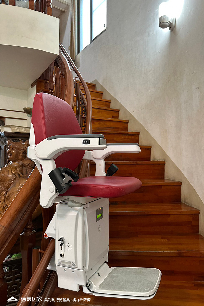 曲線型樓梯升降椅 | 安裝案例