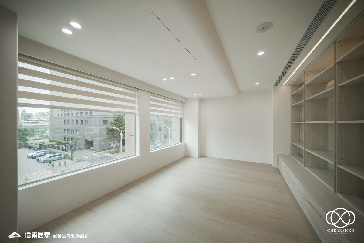 10._系統櫃_人造植栽_格柵天花板_特殊漆_公共空間