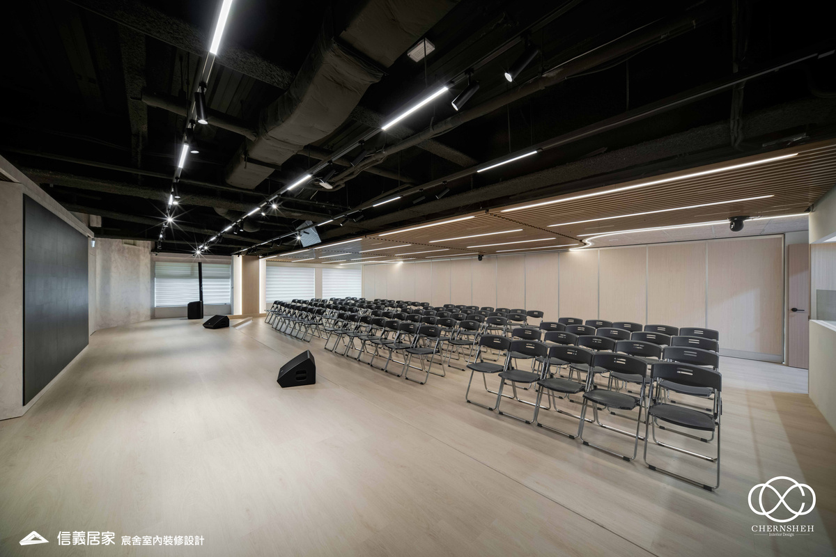 19._系統櫃_人造植栽_格柵天花板_特殊漆_公共空間