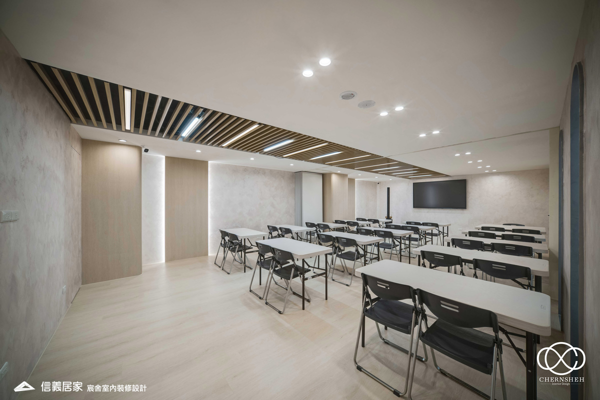 26._系統櫃_人造植栽_格柵天花板_特殊漆_公共空間