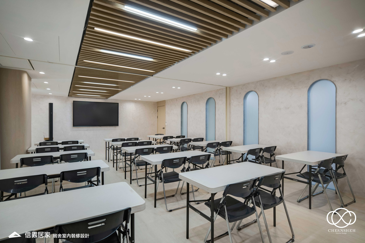 28._系統櫃_人造植栽_格柵天花板_特殊漆_公共空間