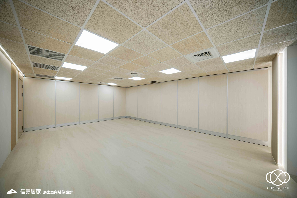 31._系統櫃_人造植栽_格柵天花板_特殊漆_公共空間