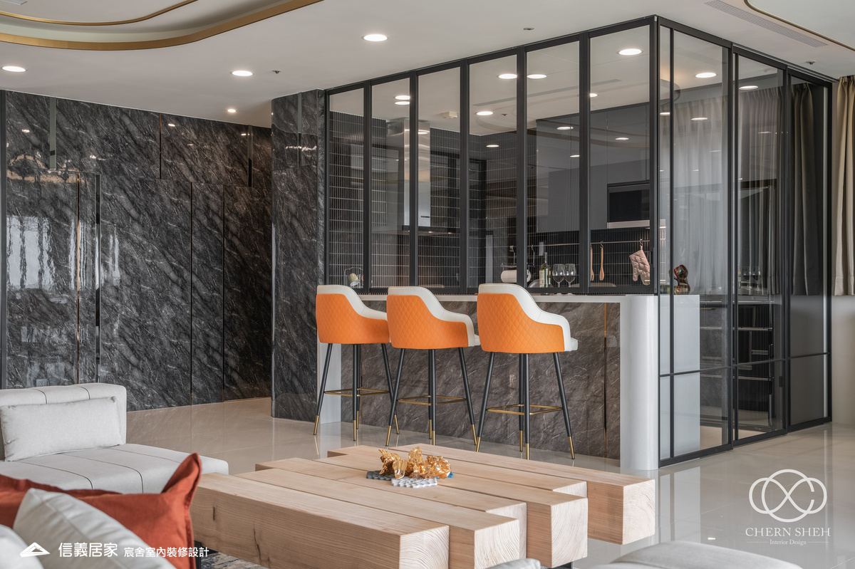 8.客廳_系統櫃_壓花玻璃_大板磚_藝術漆_現代輕奢風