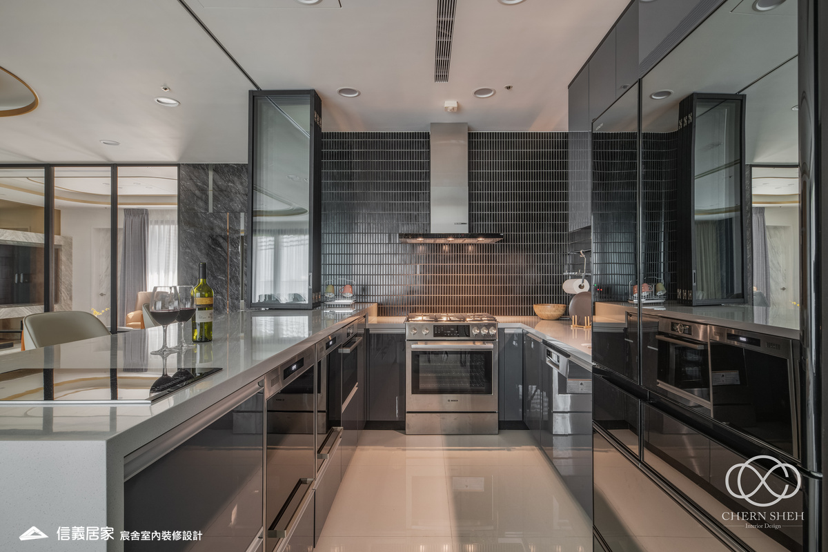 9.廚房_系統櫃_壓花玻璃_大板磚_藝術漆_現代輕奢風