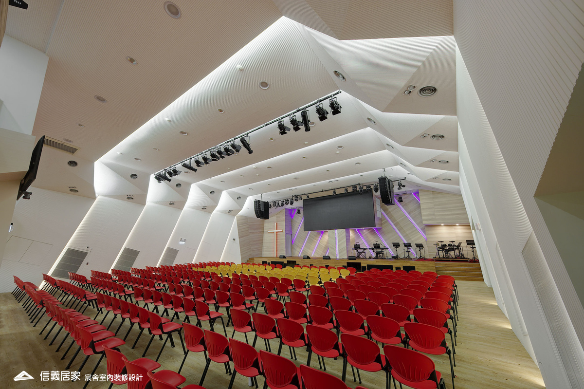 11.公共空間_軌道燈_吸頂燈_壁紙