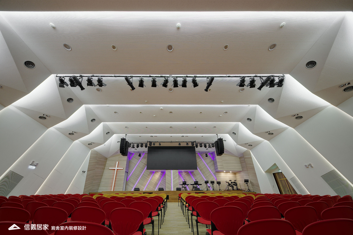 12.公共空間_軌道燈_吸頂燈_壁紙