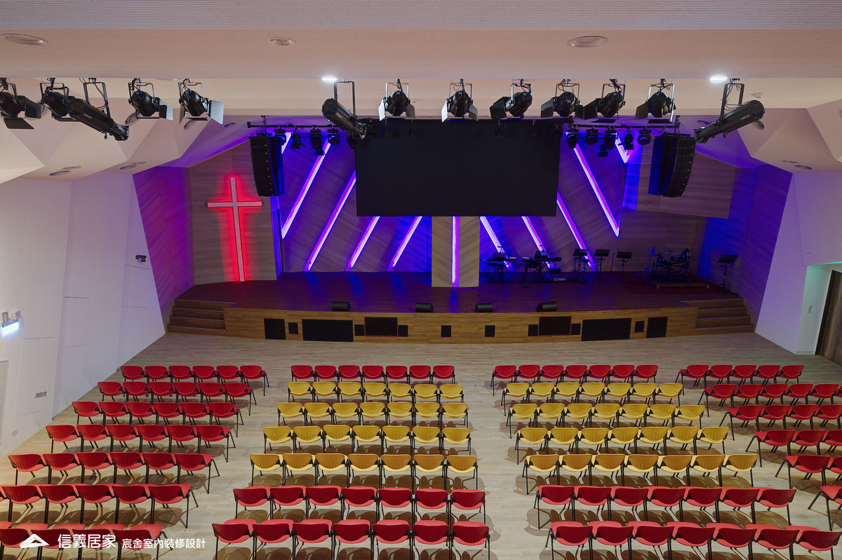 16.公共空間_軌道燈_吸頂燈_壁紙