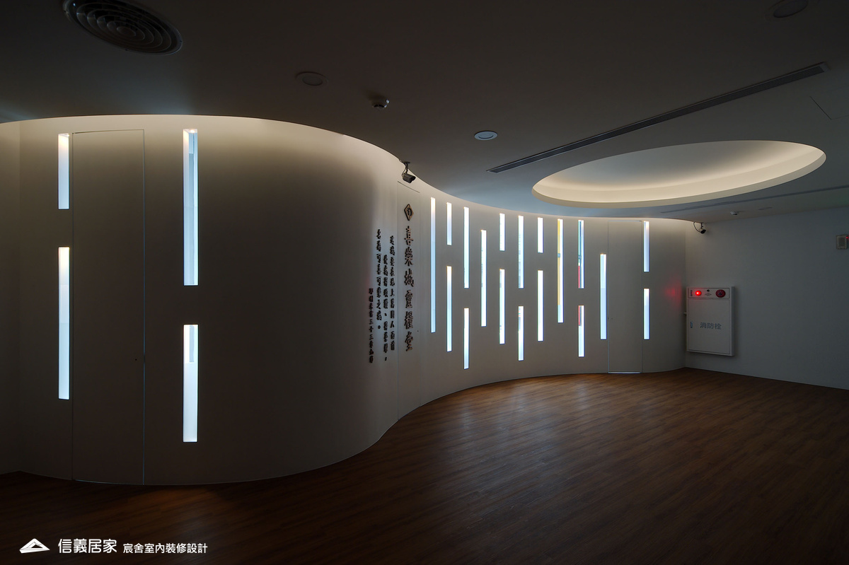 3.公共空間_軌道燈_吸頂燈_壁紙